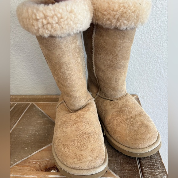 UGG Australia Tall Boots Paisley Embossed Women Size 6 AS IS - Picture 5 of 8